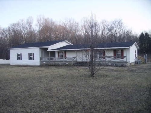 894 Pointe Ln, Lafayette, TN 37083-3198