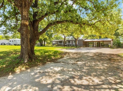 2916 Rolling Oaks Dr, Cleburne, TX 76031-0740