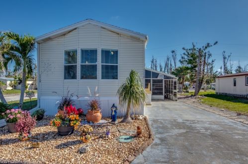 7230 Ladyfish Dr, Saint James City, FL 33956-2745
