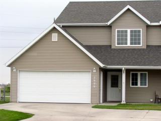 2906 7th Ave, Moorhead MN  56560-2566 exterior