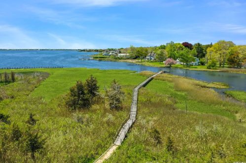 757 Montauk Hwy, West Hampton Beach, NY 11978-1803