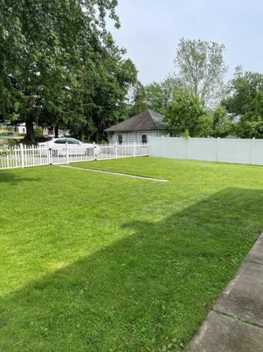 1011 Sycamore St, South Connellsville, PA 15425-4518
