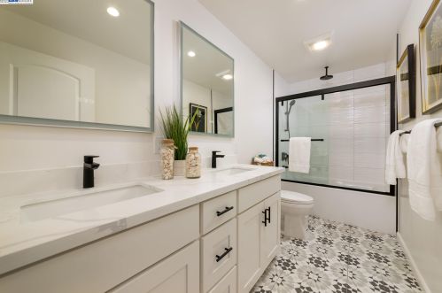 16609 Winding Blvd, San Leandro CA  94578-1248 exterior