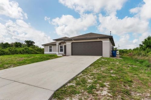 3801 26th St, Lehigh Acres, FL 33976-3854