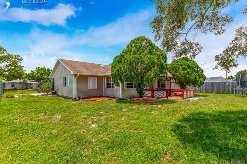 381 Gulfstream Ave, Fort Pierce FL  34983-1218 exterior