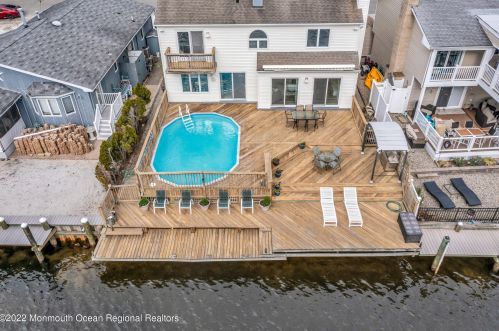 68 Royal Dr, Bricktown, NJ 08723-6731