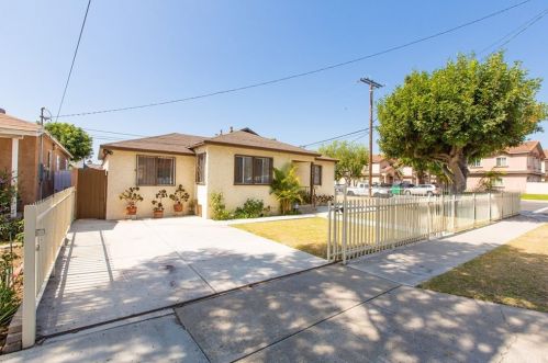 8404 Harrison St, Paramount, CA 90723-5535