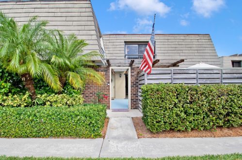 806 8th Ter, West Palm Beach, FL 33418-3607