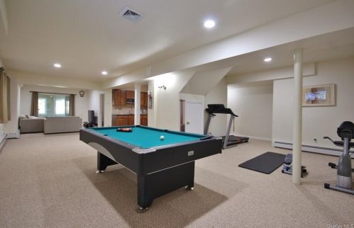 1774 Pleasantville Rd, Briarcliff NY  10510-1116 exterior