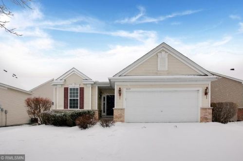 5221 157th St, Lino Lakes, MN 55038-8808