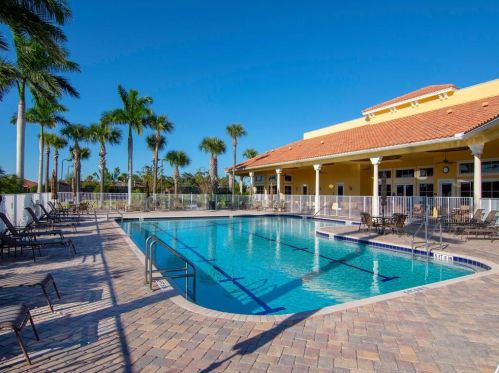 6305 Oxford Cir, Vero Beach FL  32966-8995 exterior