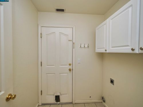 1062 Schadeck St, Manteca CA  95336-5956 exterior