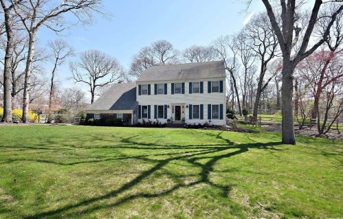 1 Missapogue Ct, Shoreham, NY 11786-1624