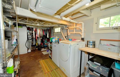 21 Loudoun St, Lovettsville VA  20180-8513 exterior