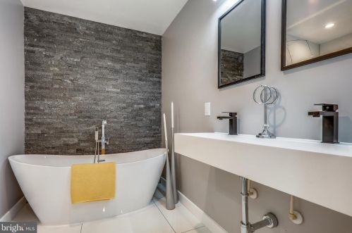 3200 Nash Pl, Washington DC 20019-2952 exterior