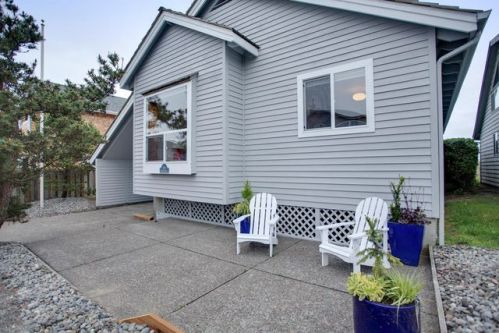 359 Beach St, Manzanita, OR 97130-9002