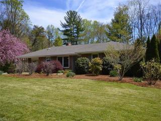 156 Rugby Forest Ln, Hendersonville, NC 28791-9057