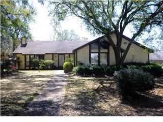 7421 Carson Rd, Mobile, AL 36695-3525