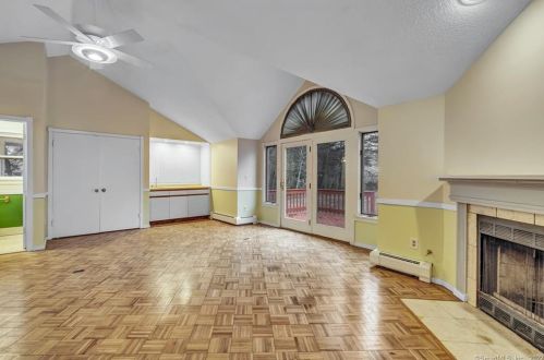 21 Lake Rd, Woodbury CT  06798-2326 exterior