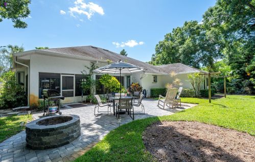 2045 27th Ave, Vero Beach FL  32960-3010 exterior