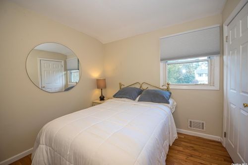 28 Hammond Rd, Elwood NY  11731-4810 exterior