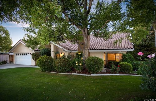 1701 Club View Dr, Bakersfield, CA 93309-3544