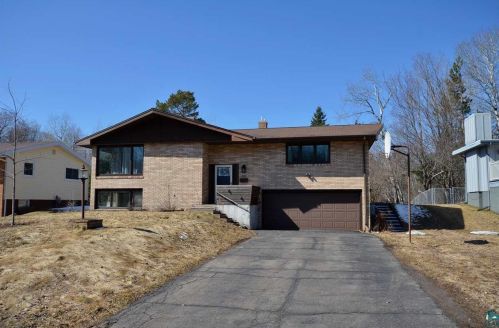 2015 Dunedin Ave, Duluth, MN 55803-2429