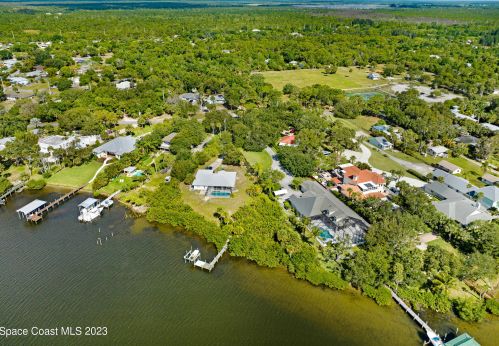 9706 Holly St, Sebastian, FL 32976-3129