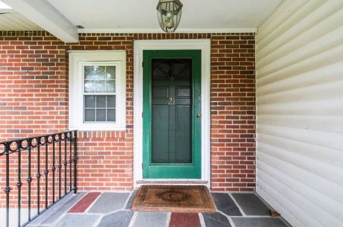 21 Everett St, Natick, MA 01760-5566