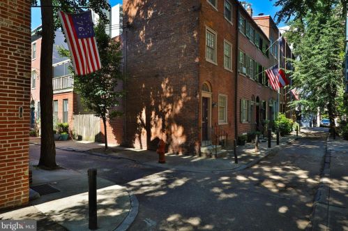 401 Iseminger St, Philadelphia PA  19147-1113 exterior