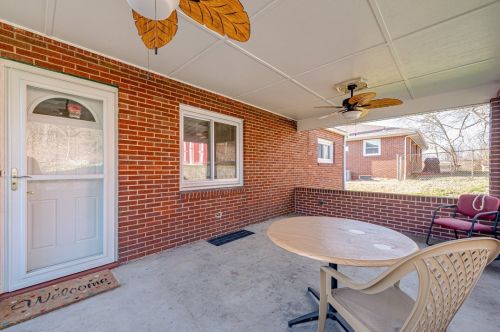 212 Paul Dr, New Kensington PA  15068-2907 exterior