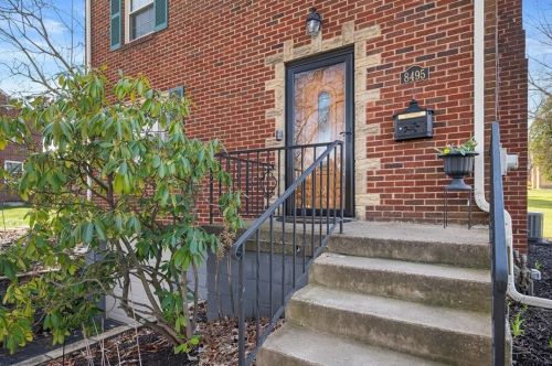 8495 Remington Dr, Pittsburgh, PA 15237-5731