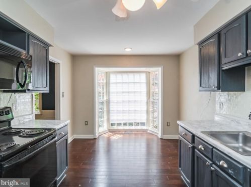 2836 Flagmaker Dr, Falls Church VA  22042-2203 exterior