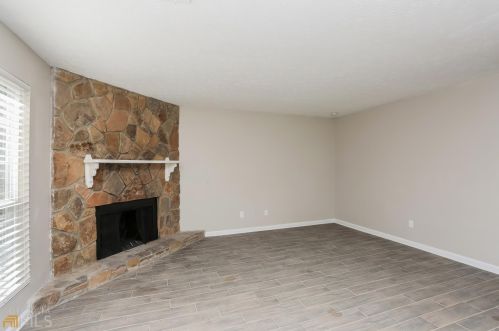 5084 Galbraith Cir, Stone Mountain GA  30088-1724 exterior