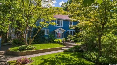24 Red Brook Rd, Great Neck, NY 11024-1438