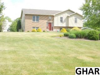 6 Deer Ridge Ln, Carlisle, PA 17015-7921