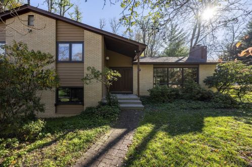 14 Old English Way, New Hamburg, NY 12590-1210