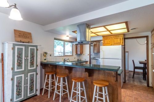 105 Daffodil Dr, Hollister CA  95023-3103 exterior