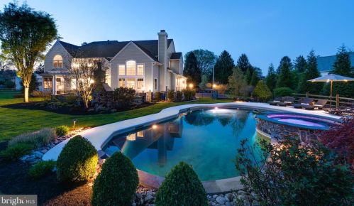 466 Black Swan Ln, Berwyn PA  19312-1908 exterior