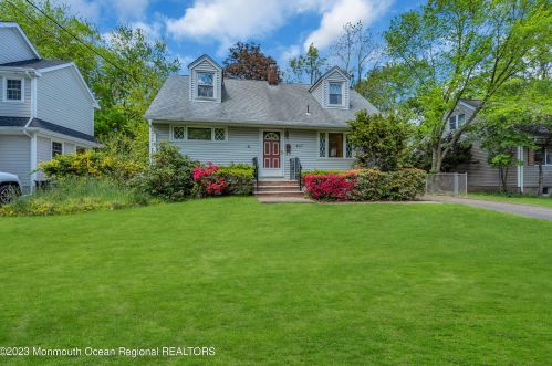 407 Berkshire Rd, Ridgewood NJ 07450-5533 exterior