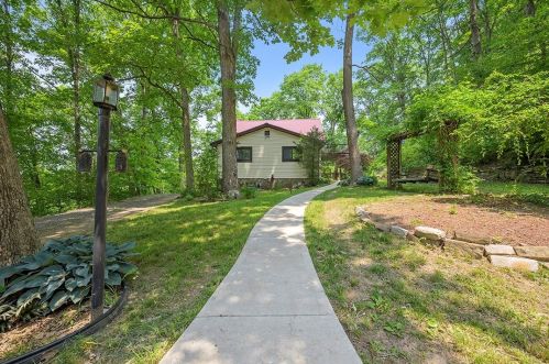 517 Backbone Rd, Clinton, PA 15026-1235