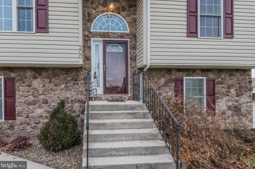 200 Grayson Cir, Lees Cross Roads, PA 17257-8795