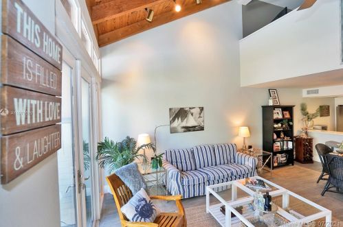 1033 124th Ave, Hollywood FL  33026-4320 exterior