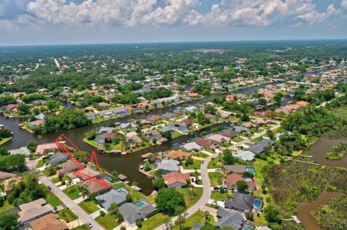 4 Collier Ct, Palm Coast, FL 32137-9033