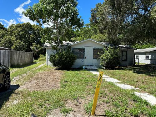 307 17th St, Fort Pierce, FL 34950-3803