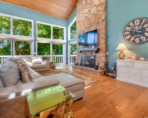 400 Windjammer Dr, Southold NY  11971-2217 exterior