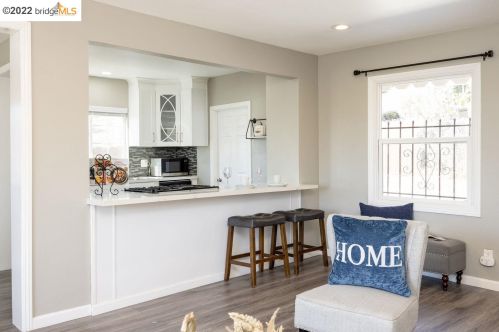 2809 99th Ave, Oakland CA  94605-4814 exterior