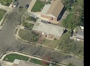 4 Troy St, Floral Park NY  11003-5037 exterior