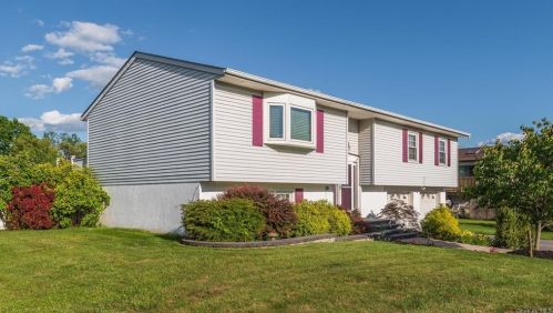 9 Pembroke Rd, Washingtonville, NY 10992-1363