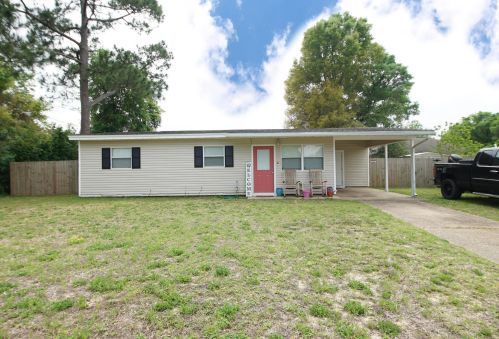 617 Manchester Rd, Fort Walton Beach, FL 32547-2404